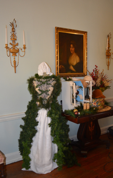 Quaker tree mannequin