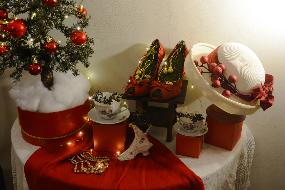 detail of holiday decorations at Laurel Hill Mansion